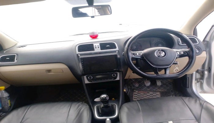 2015 Volkswagen Polo HIGHLINE1.2L, Petrol, Manual, 1,11,453 km, interior