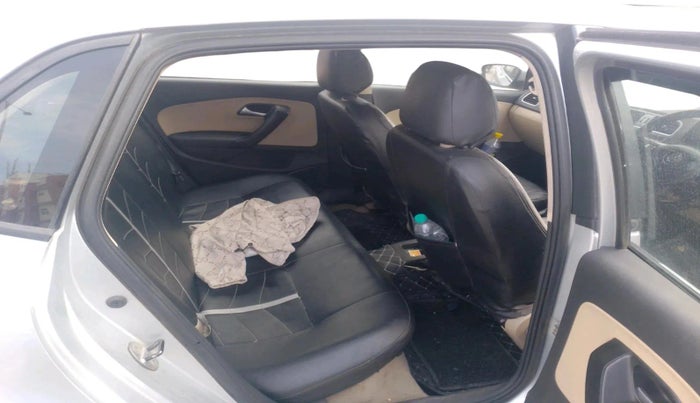 2015 Volkswagen Polo HIGHLINE1.2L, Petrol, Manual, 1,11,453 km, interior