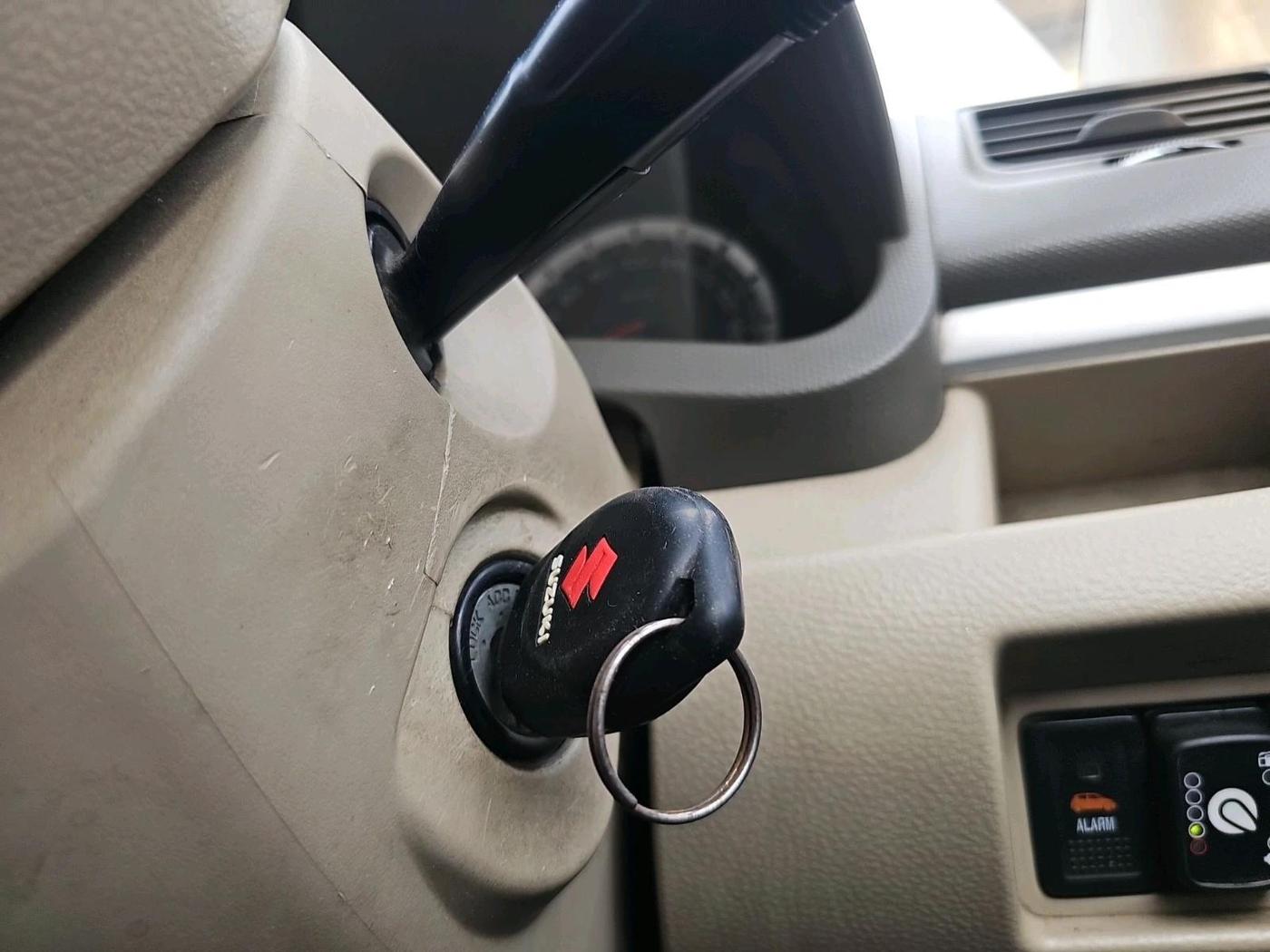 2013 Maruti Ertiga ZXI, CNG, Manual, 1,74,409 km, interior