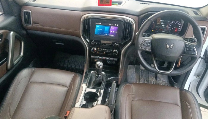 2025 Mahindra SCORPIO-N Z8 Select Petrol MT, Petrol, Manual, 5,886 km, interior