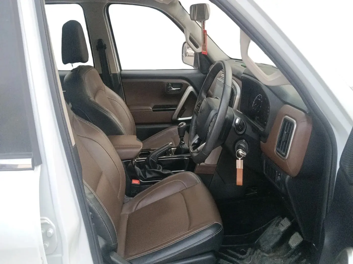 2025 Mahindra SCORPIO-N Z8 Select Petrol MT, Petrol, Manual, 5,886 km, interior