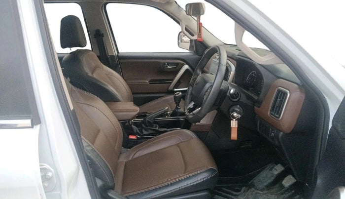 2025 Mahindra SCORPIO-N Z8 Select Petrol MT, Petrol, Manual, 5,886 km, interior