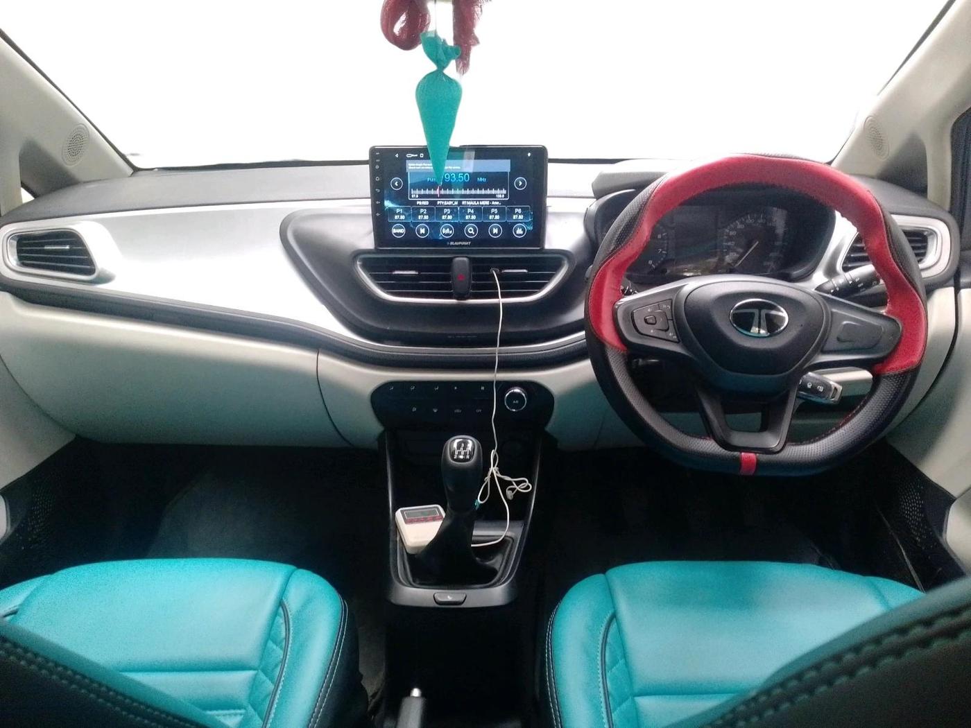 2025 Tata ALTROZ XMS PETROL, Petrol, Manual, 21,304 km, interior