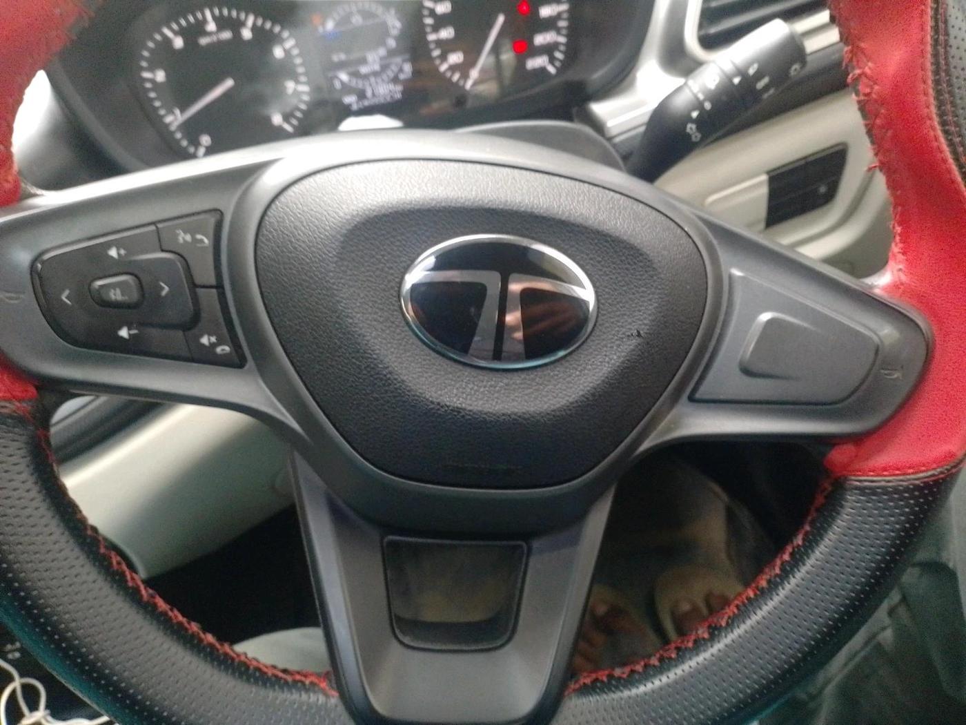 2025 Tata ALTROZ XMS PETROL, Petrol, Manual, 21,304 km, interior