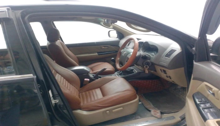 2013 Toyota Fortuner 3.0 4X4 MT, Diesel, Manual, 3,77,865 km, interior