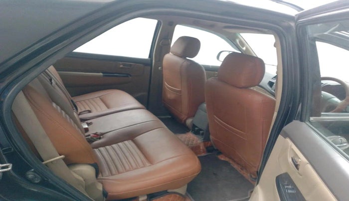 2013 Toyota Fortuner 3.0 4X4 MT, Diesel, Manual, 3,77,865 km, interior