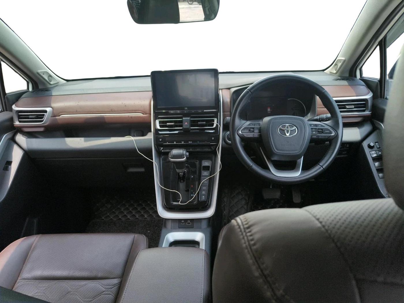 2024 Toyota INNOVA HYCROSS ZX HYBRID 7 STR, Hybrid, Automatic, 45,054 km, interior