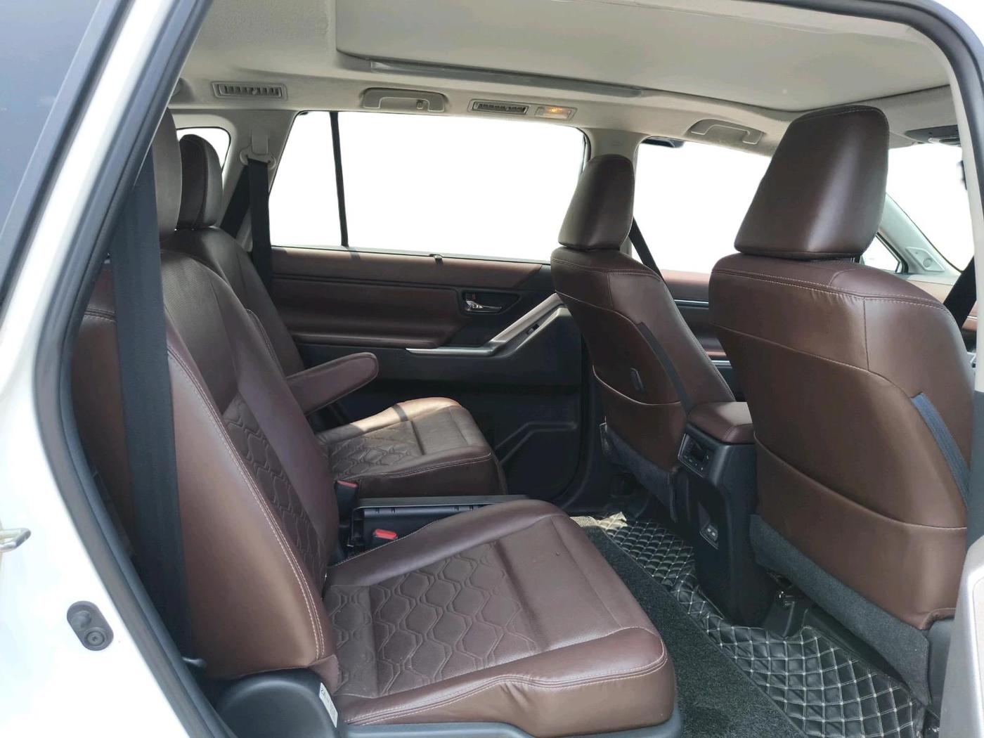 2024 Toyota INNOVA HYCROSS ZX HYBRID 7 STR, Hybrid, Automatic, 45,054 km, interior