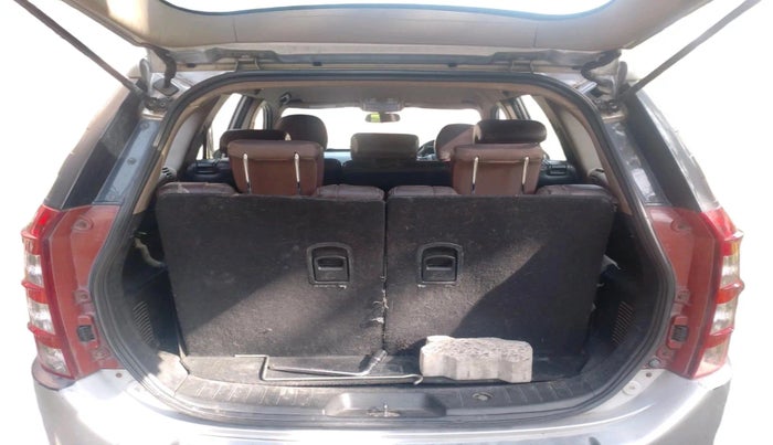 2014 Mahindra XUV500 W8, Diesel, Manual, 1,58,716 km, exterior