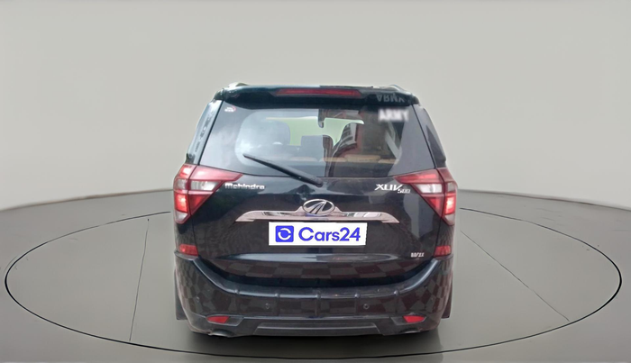 2018 Mahindra XUV500 W11, Diesel, Manual, 1,04,362 km, exterior