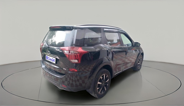 2018 Mahindra XUV500 W11, Diesel, Manual, 1,04,362 km, exterior