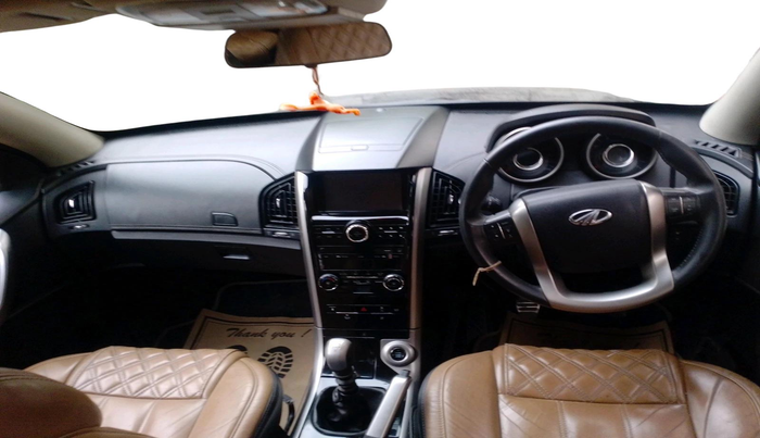 2018 Mahindra XUV500 W11, Diesel, Manual, 1,04,362 km, interior