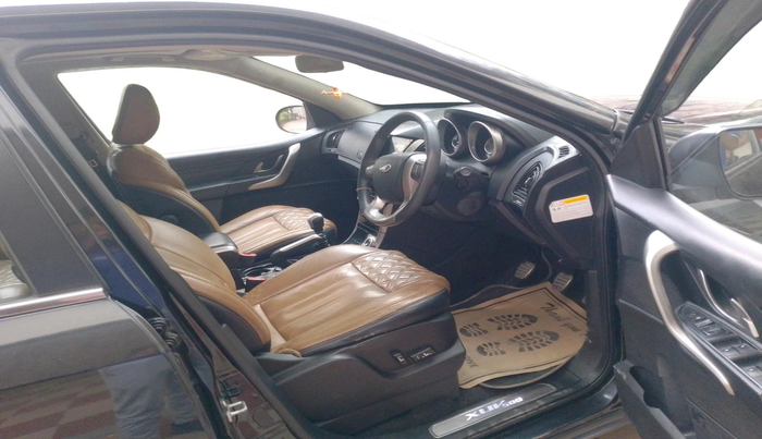 2018 Mahindra XUV500 W11, Diesel, Manual, 1,04,362 km, interior
