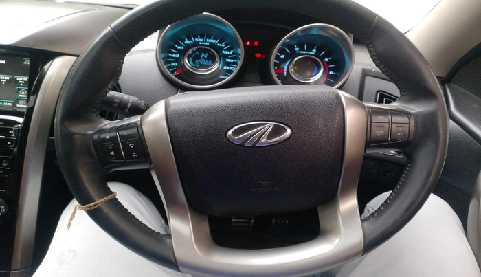 2018 Mahindra XUV500 W11, Diesel, Manual, 1,04,362 km, interior