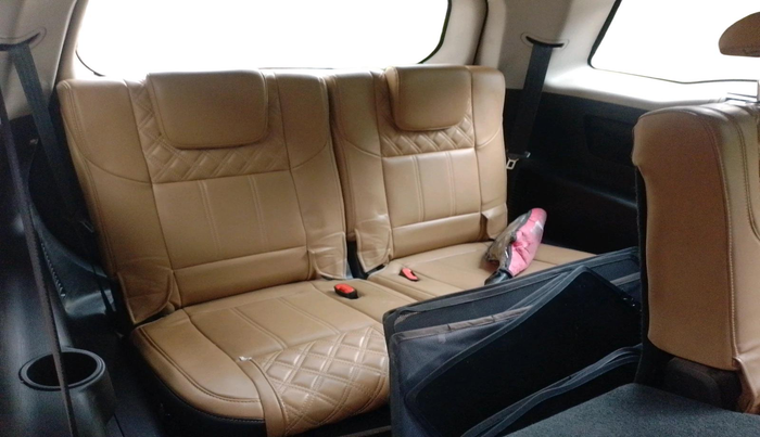 2018 Mahindra XUV500 W11, Diesel, Manual, 1,04,362 km, interior
