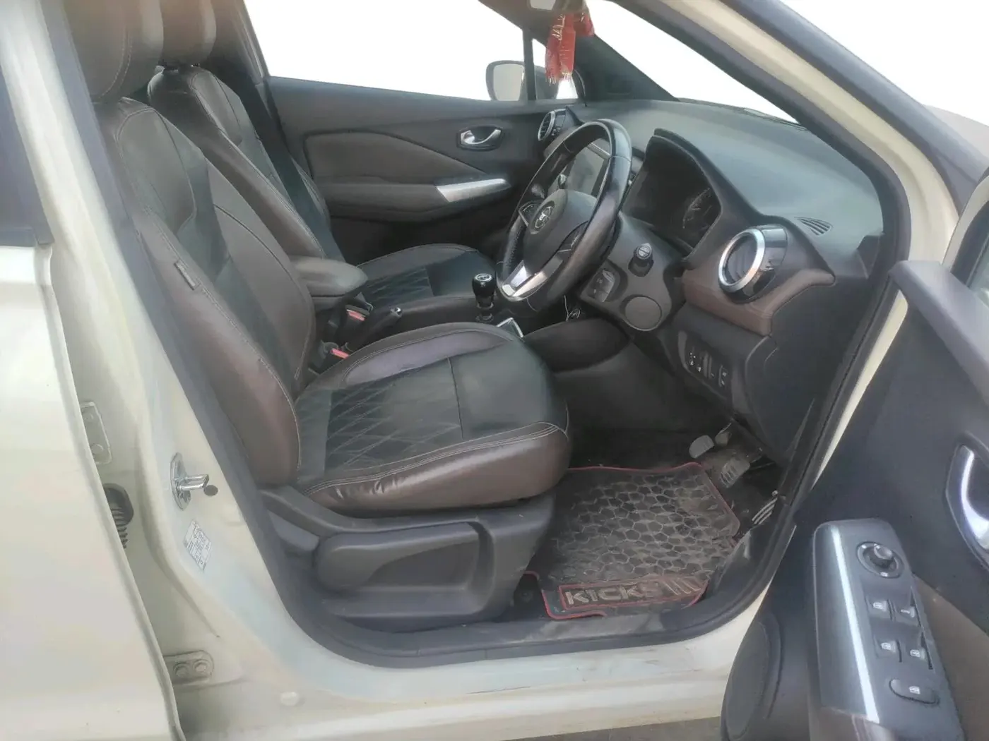 2019 Nissan Kicks XV PREMIUM O DUAL TONE DIESEL, Diesel, Manual, 33,188 km, interior