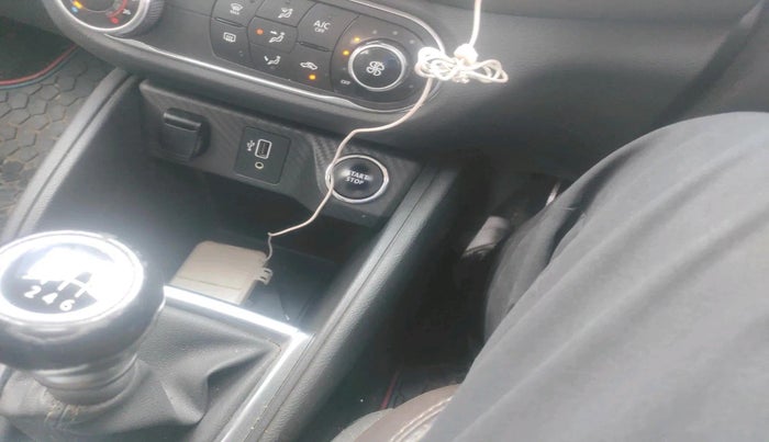 2019 Nissan Kicks XV PREMIUM O DUAL TONE DIESEL, Diesel, Manual, 33,188 km, interior