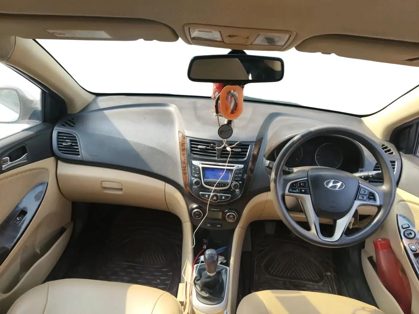 2014 Hyundai Verna FLUIDIC 1.6 CRDI SX, Diesel, Manual, 1,97,000 km, interior