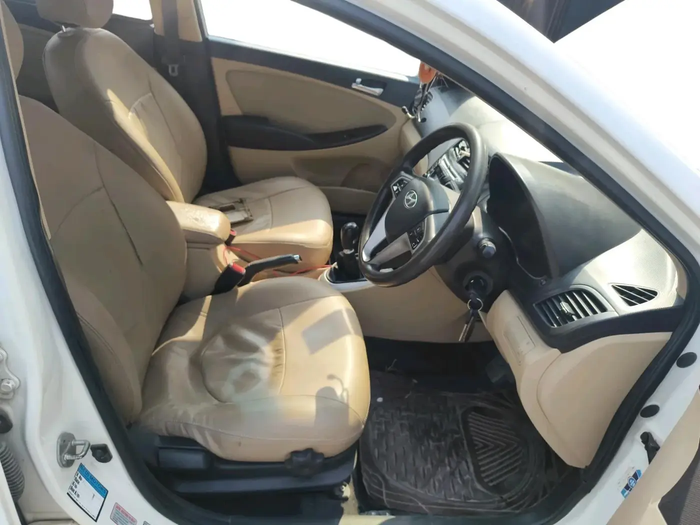 2014 Hyundai Verna FLUIDIC 1.6 CRDI SX, Diesel, Manual, 1,97,000 km, interior