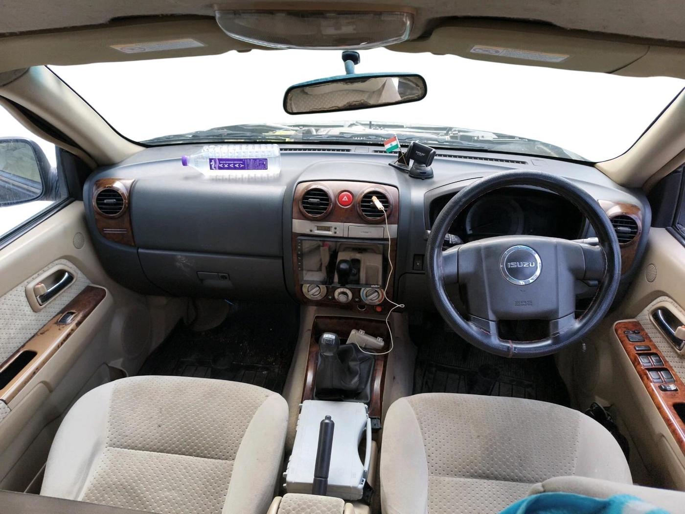 2014 ISUZU MU-7 4x2 MT, Diesel, Manual, 1,43,571 km, interior