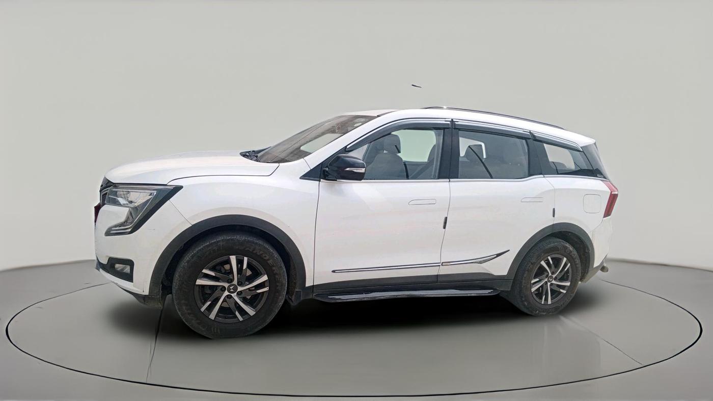 2022 Mahindra XUV700 AX 5 P MT 7 STR, Petrol, Manual, 44,967 km, exterior