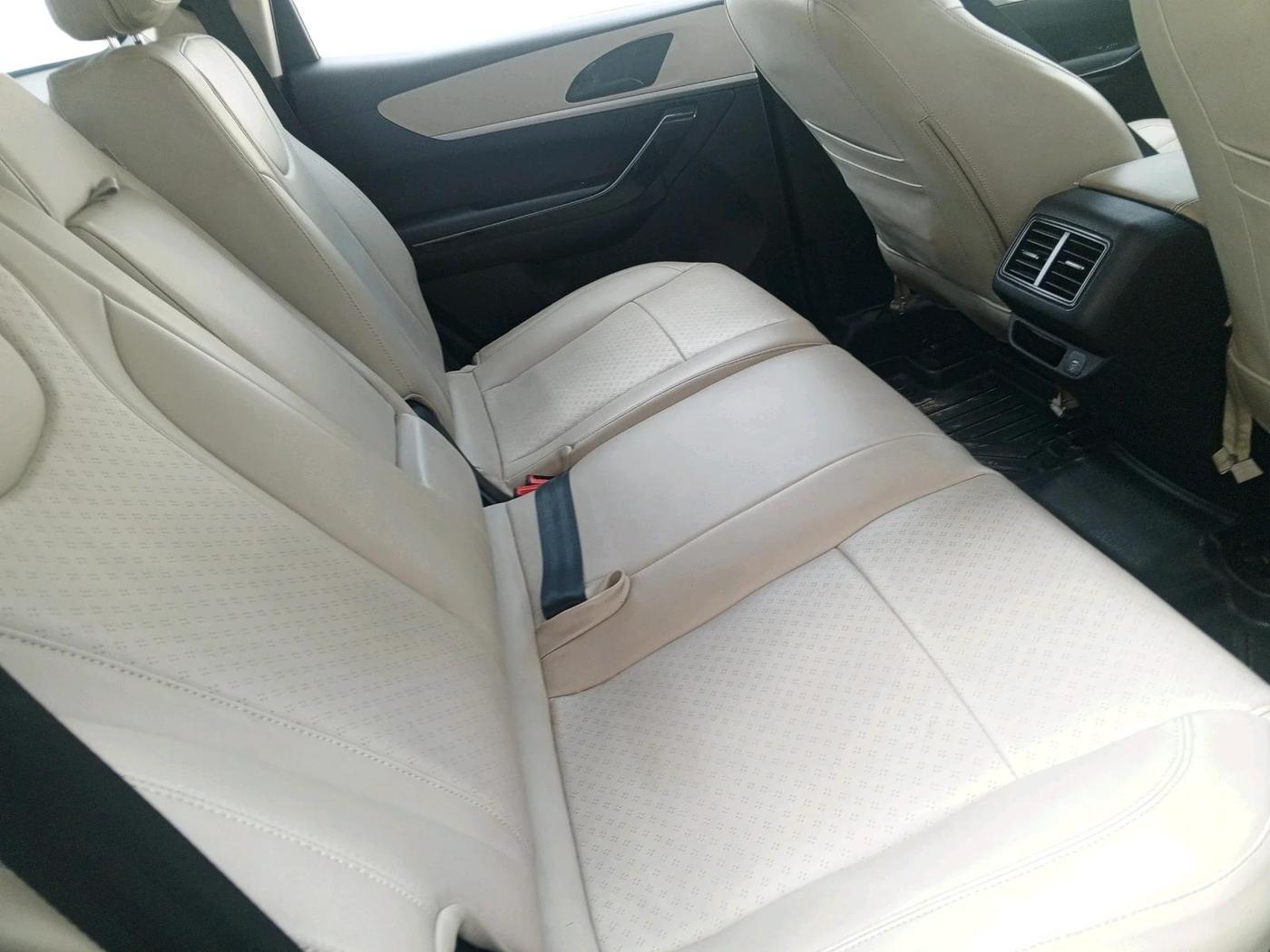 2022 Mahindra XUV700 AX 5 P MT 7 STR, Petrol, Manual, 44,967 km, interior