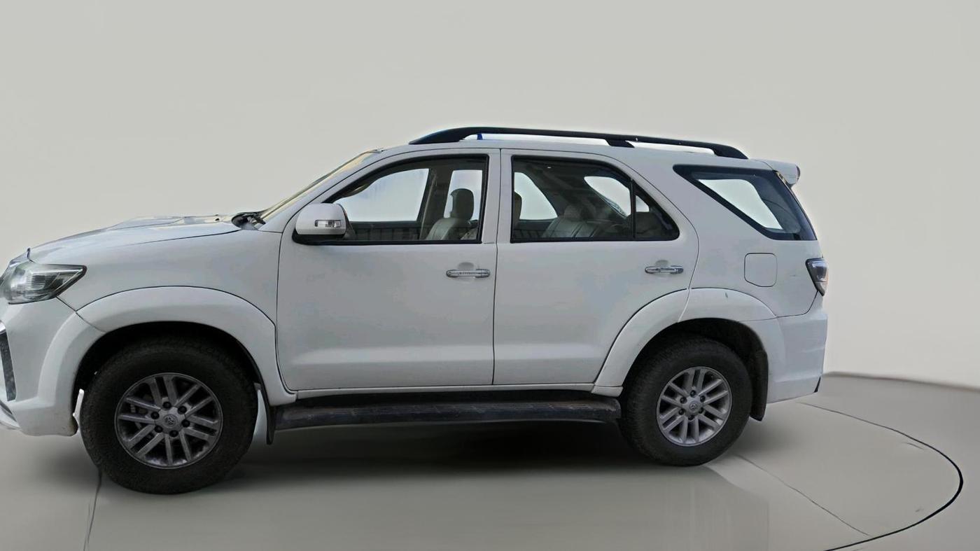 2014 Toyota Fortuner 3.0 4X2 MT, Diesel, Manual, 2,13,259 km, exterior