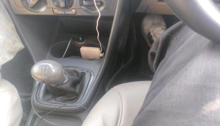 2013 Volkswagen Polo COMFORTLINE 1.2L PETROL, Petrol, Manual, 1,18,258 km, interior