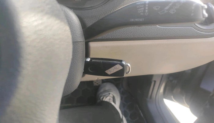 2013 Volkswagen Polo COMFORTLINE 1.2L PETROL, Petrol, Manual, 1,18,258 km, interior