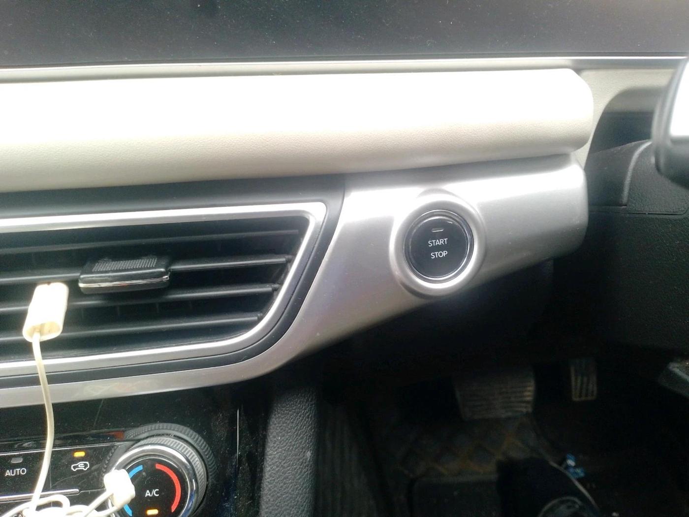 2023 Mahindra XUV700 AX 7 LUXURY D AT 7 STR, Diesel, Automatic, 62,016 km, interior
