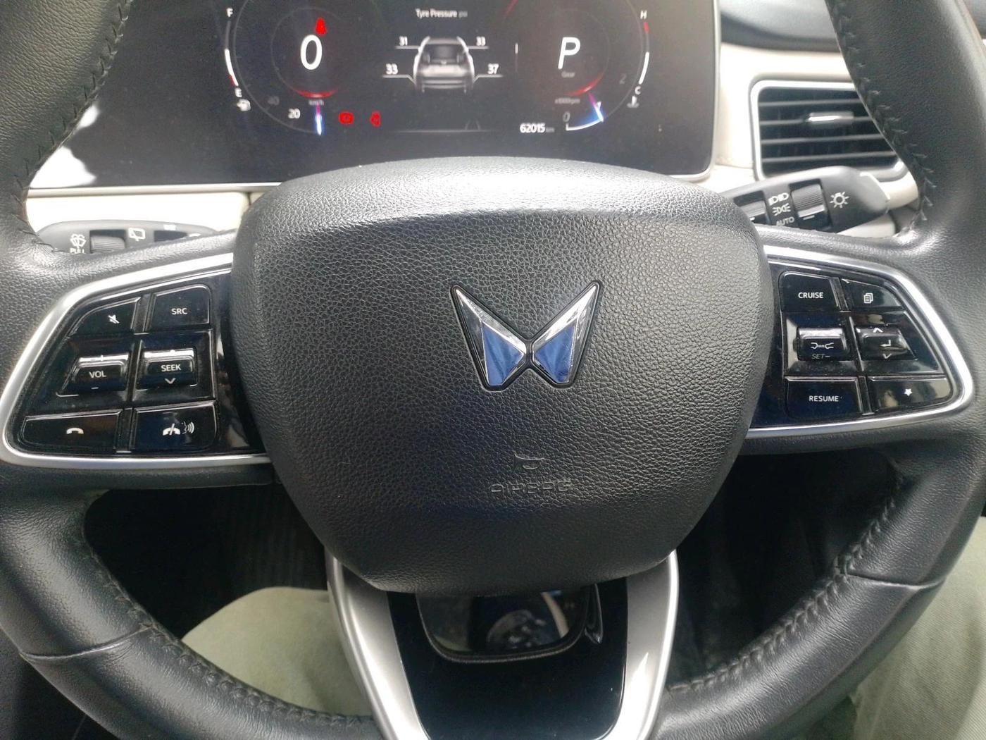 2023 Mahindra XUV700 AX 7 LUXURY D AT 7 STR, Diesel, Automatic, 62,016 km, interior