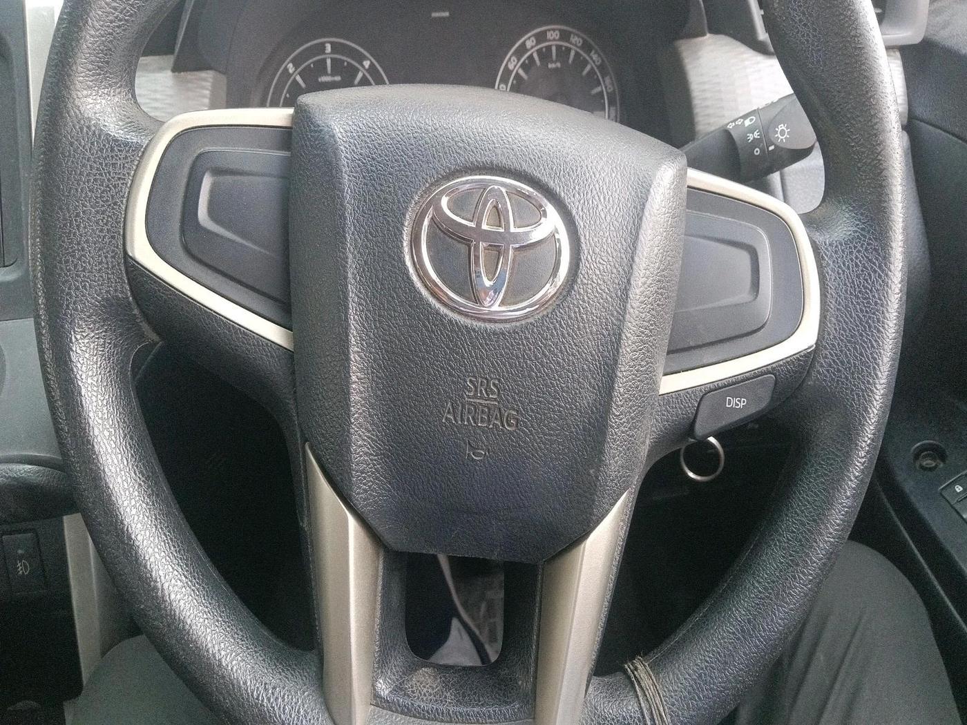 2017 Toyota Innova Crysta 2.4 G 8 STR, Diesel, Manual, 72,695 km, interior