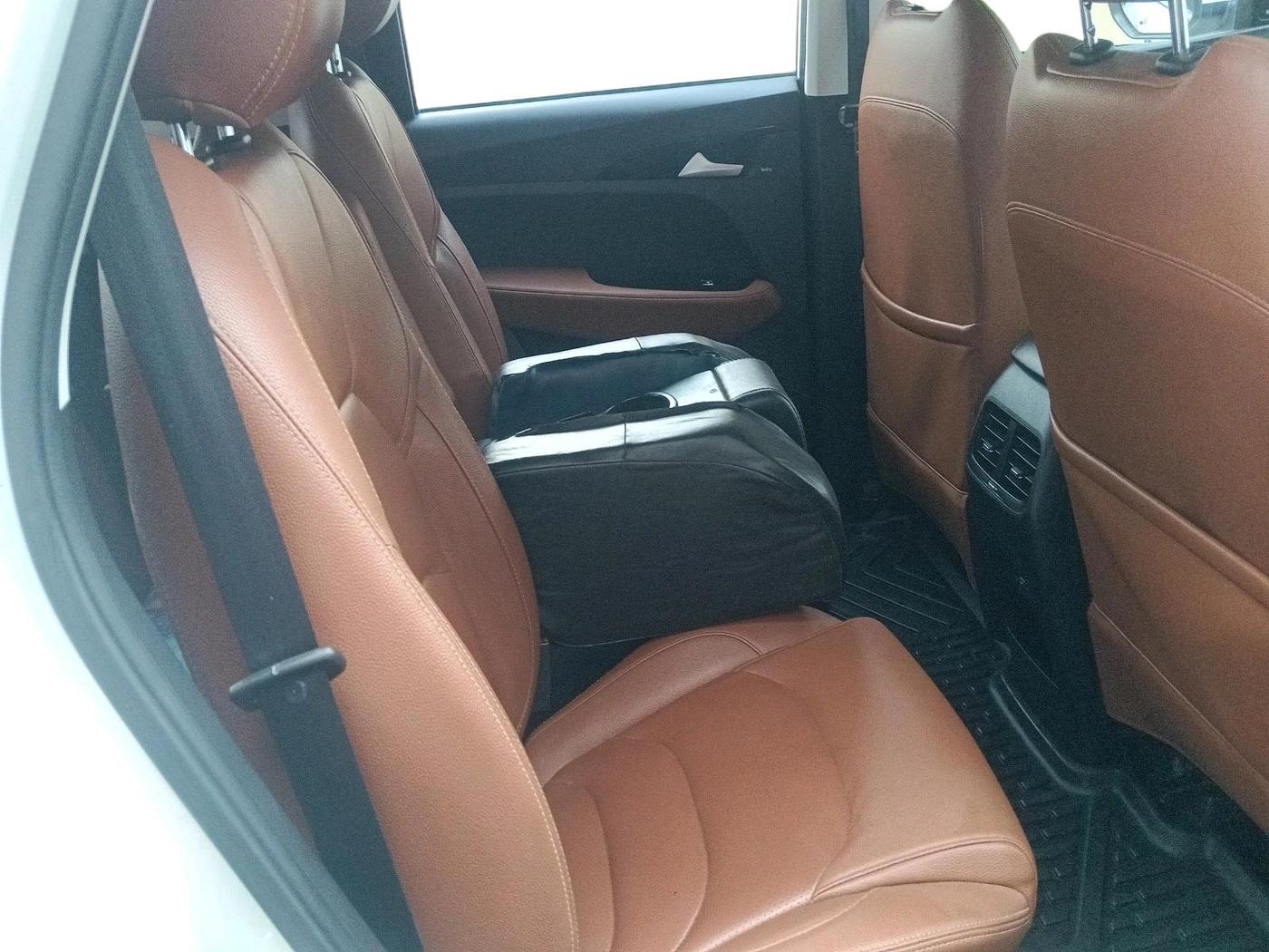 2022 MG HECTOR PLUS SHARP 1.5 PETROL TURBO CVT 6-STR, Petrol, Automatic, 63,338 km, interior