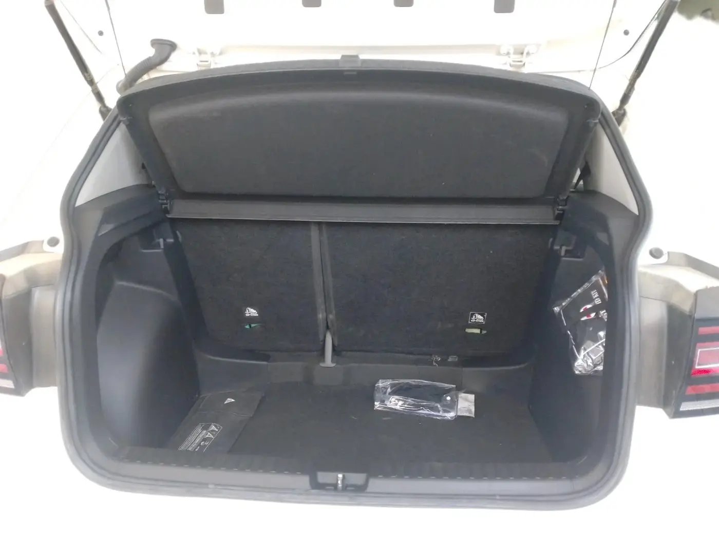2023 Volkswagen TAIGUN TOPLINE 1.0 TSI AT, Petrol, Automatic, 14,900 km, exterior