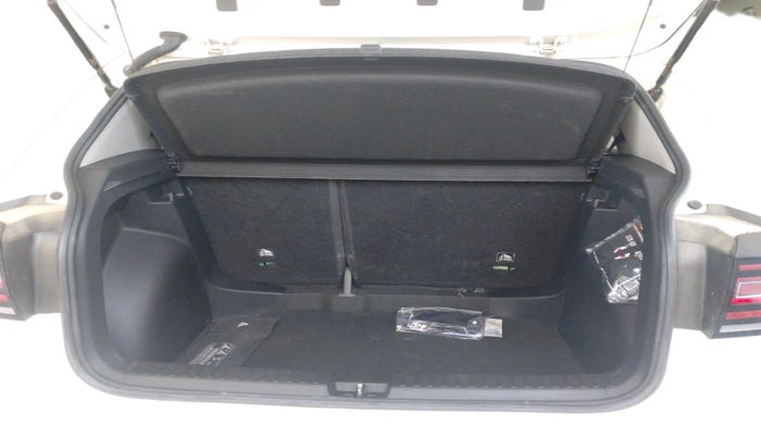 2023 Volkswagen TAIGUN TOPLINE 1.0 TSI AT, Petrol, Automatic, 14,900 km, exterior