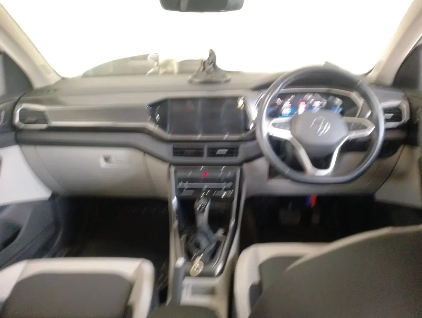 2023 Volkswagen TAIGUN TOPLINE 1.0 TSI AT, Petrol, Automatic, 14,900 km, interior
