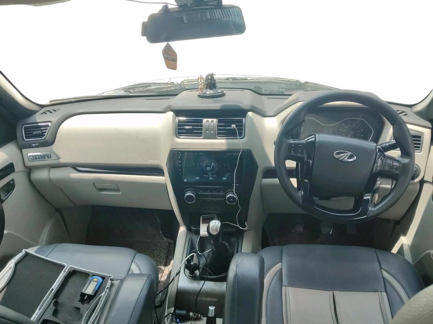 2014 Mahindra Scorpio S10, Diesel, Manual, 1,40,462 km, interior