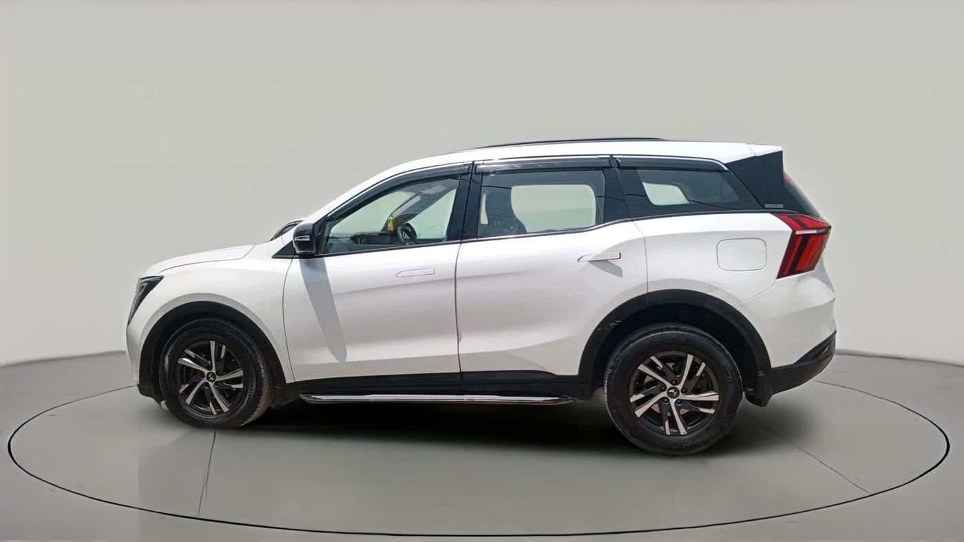 2022 Mahindra XUV700 AX 5 P MT 5 STR, Petrol, Manual, 66,972 km, exterior