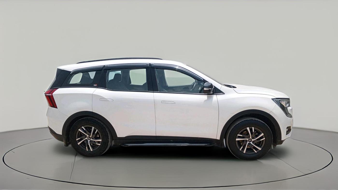 2022 Mahindra XUV700 AX 5 P MT 5 STR, Petrol, Manual, 66,972 km, exterior