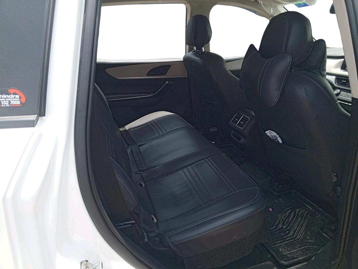 2022 Mahindra XUV700 AX 5 P MT 5 STR, Petrol, Manual, 66,972 km, interior
