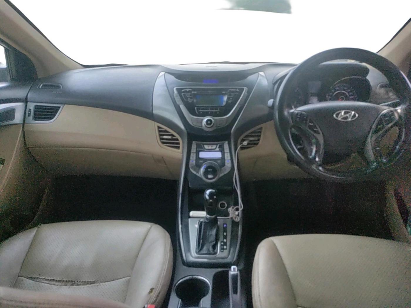 2013 Hyundai New Elantra 1.6 SX AT DIESEL, Diesel, Automatic, 1,06,505 km, interior