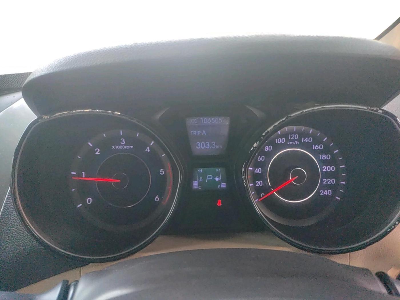 2013 Hyundai New Elantra 1.6 SX AT DIESEL, Diesel, Automatic, 1,06,505 km, interior