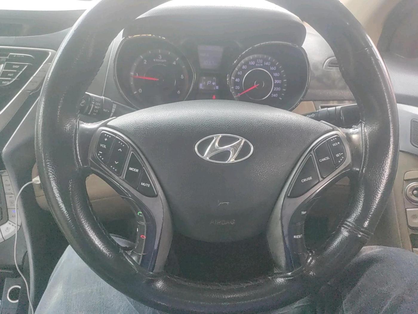 2013 Hyundai New Elantra 1.6 SX AT DIESEL, Diesel, Automatic, 1,06,505 km, interior