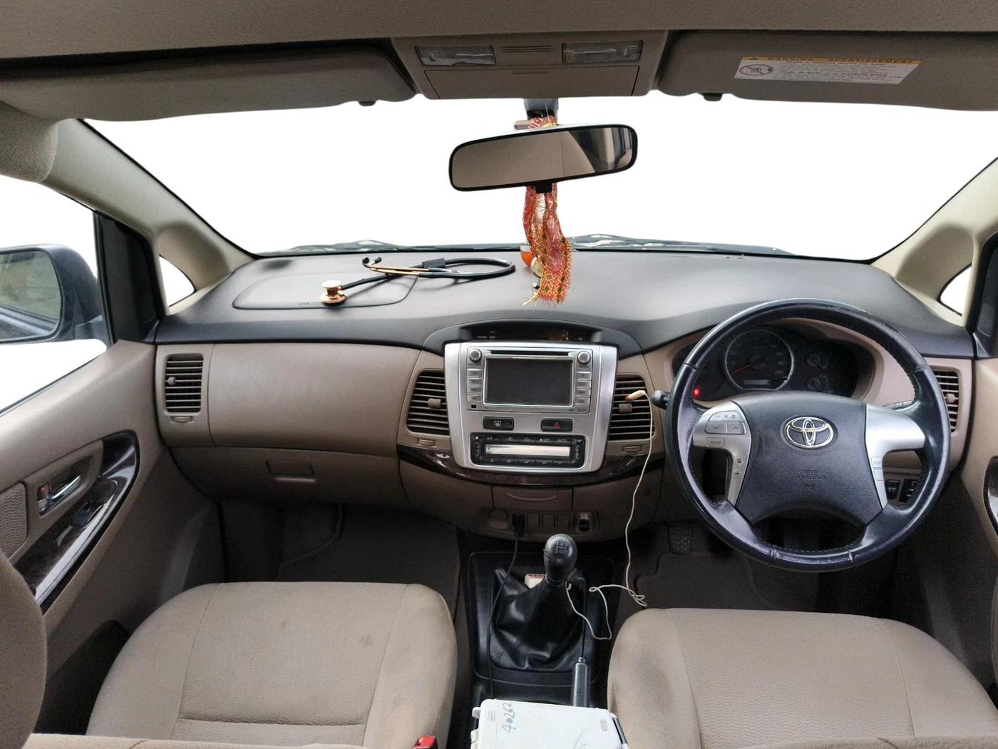 2015 Toyota Innova 2.5 VX 7 STR, Diesel, Manual, 91,245 km, interior