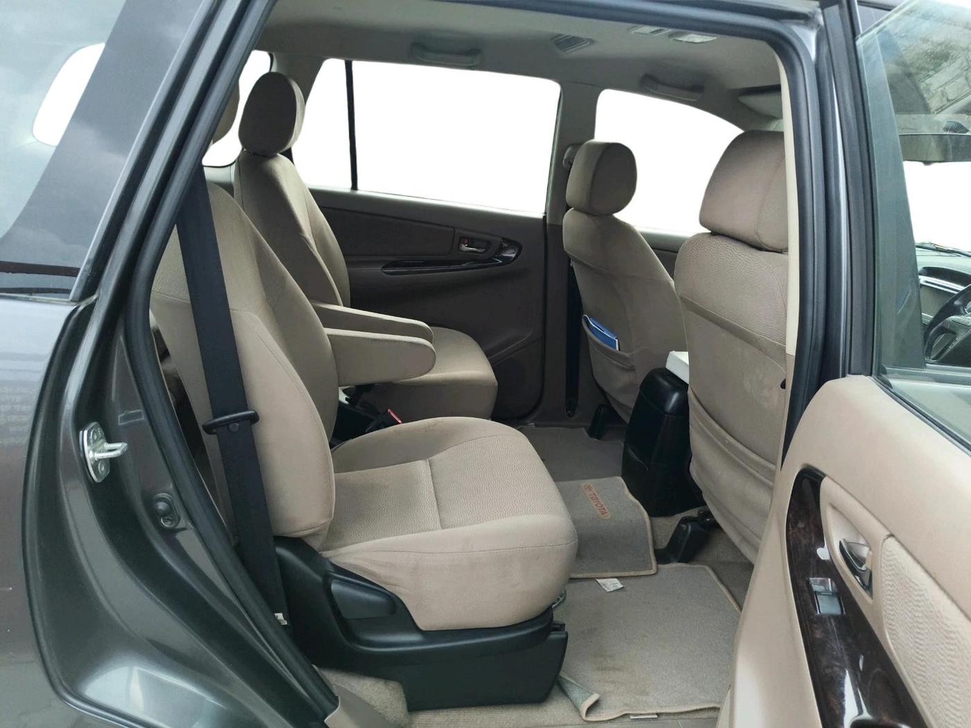 2015 Toyota Innova 2.5 VX 7 STR, Diesel, Manual, 91,245 km, interior