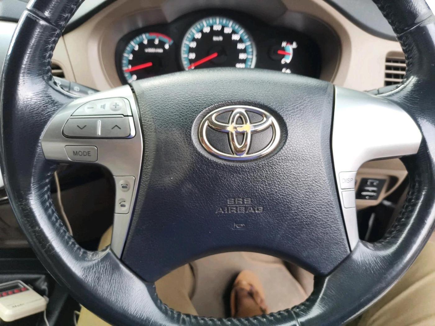 2015 Toyota Innova 2.5 VX 7 STR, Diesel, Manual, 91,245 km, interior