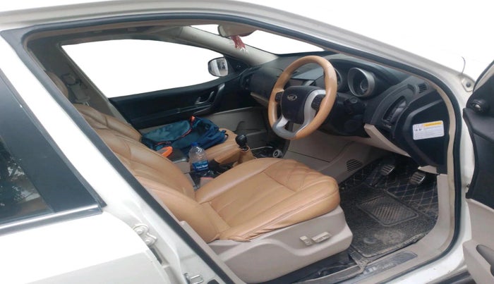 2016 Mahindra XUV500 W10, Diesel, Manual, 1,39,037 km, interior
