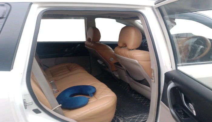 2016 Mahindra XUV500 W10, Diesel, Manual, 1,39,037 km, interior