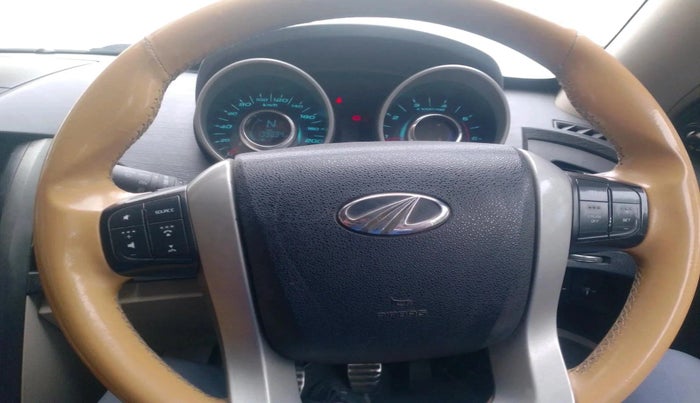 2016 Mahindra XUV500 W10, Diesel, Manual, 1,39,037 km, interior