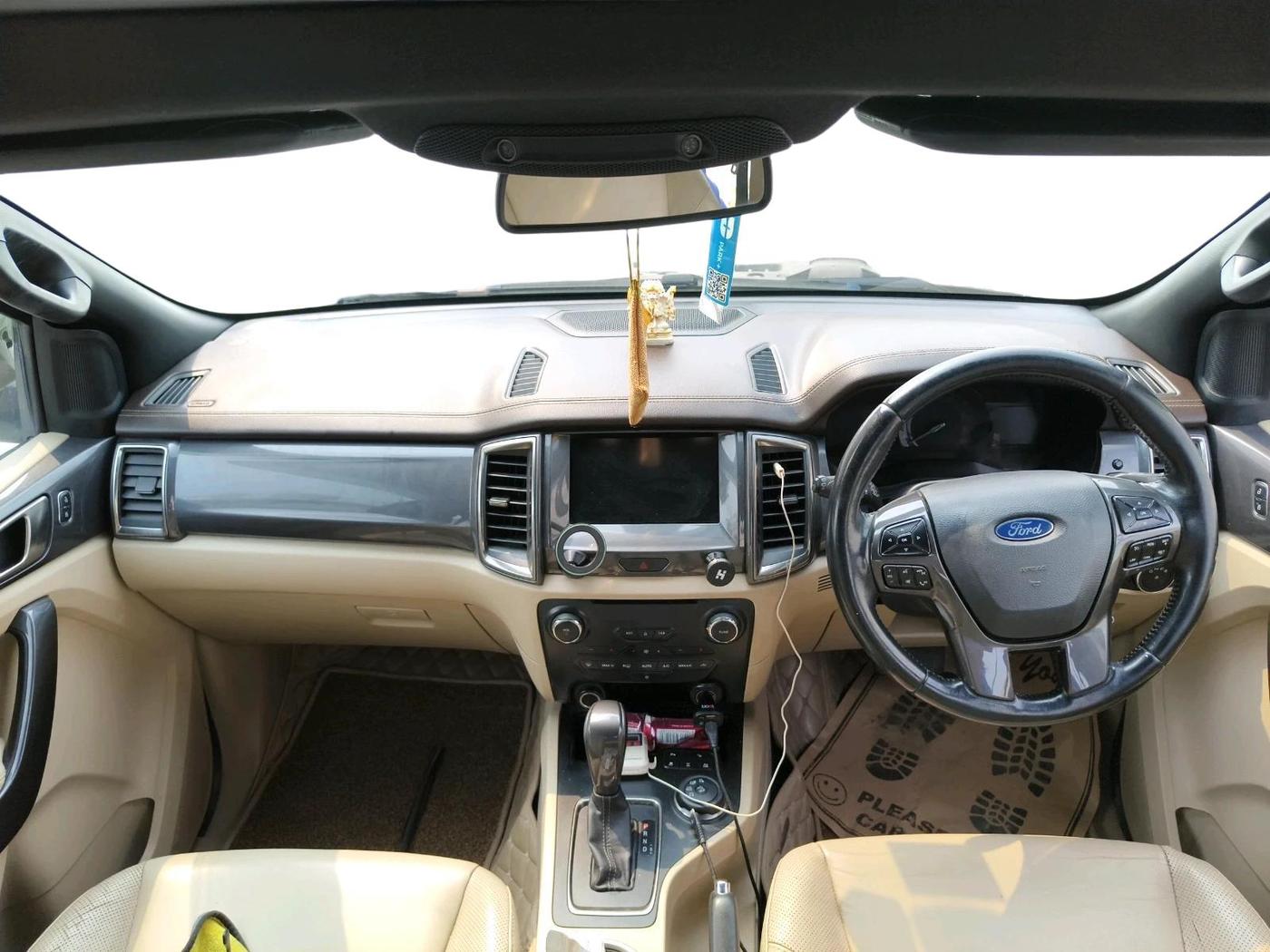 2016 Ford Endeavour TITANIUM 3.2 4X4 AT, Diesel, Automatic, 1,59,111 km, interior
